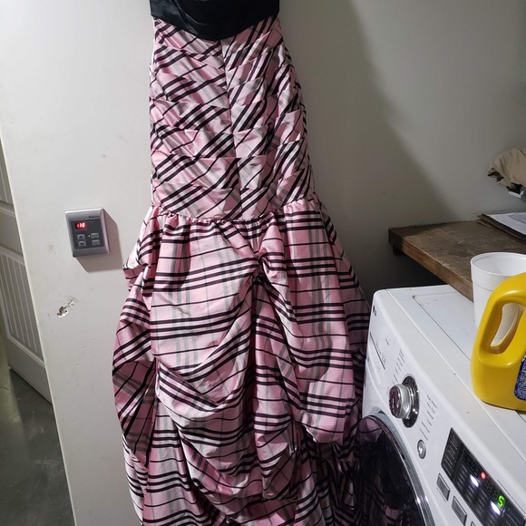 Prom - Picture 2 of 3